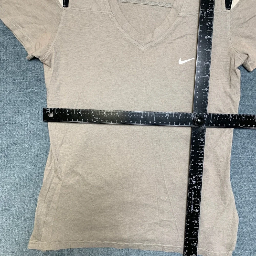 Nike T Shirt Womens Medium Gray V Neck Swoosh Logo Side Slit Performance Running